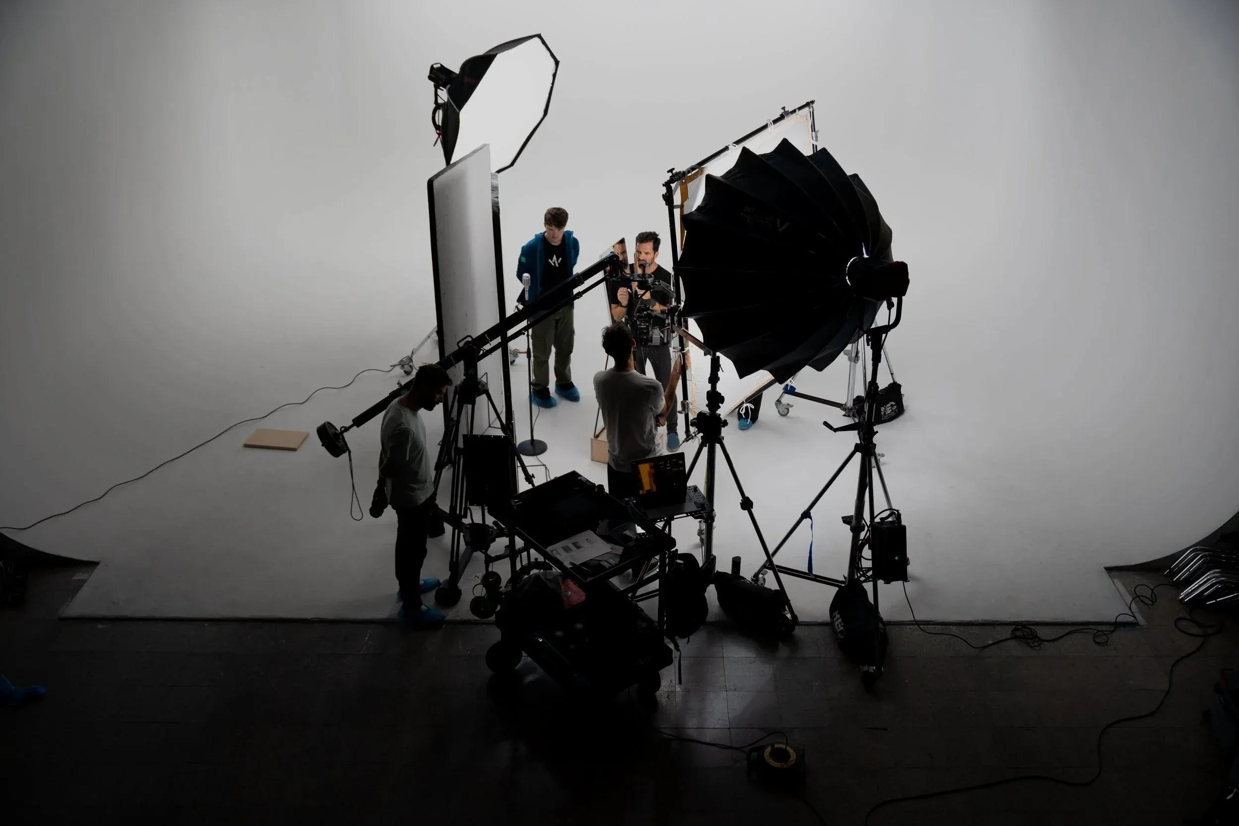 The set of the Clinique campaign in Milan seen from above: cyclorama, lights and crew